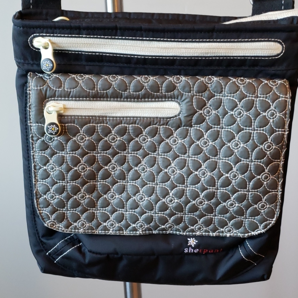 Sherpani crossbody purse